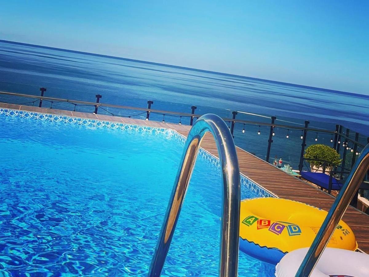 Panorama Kvariati Bagian luar foto